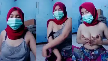 Si Merah Jilbab Remas Toket Asyik Sendiri Muncrat